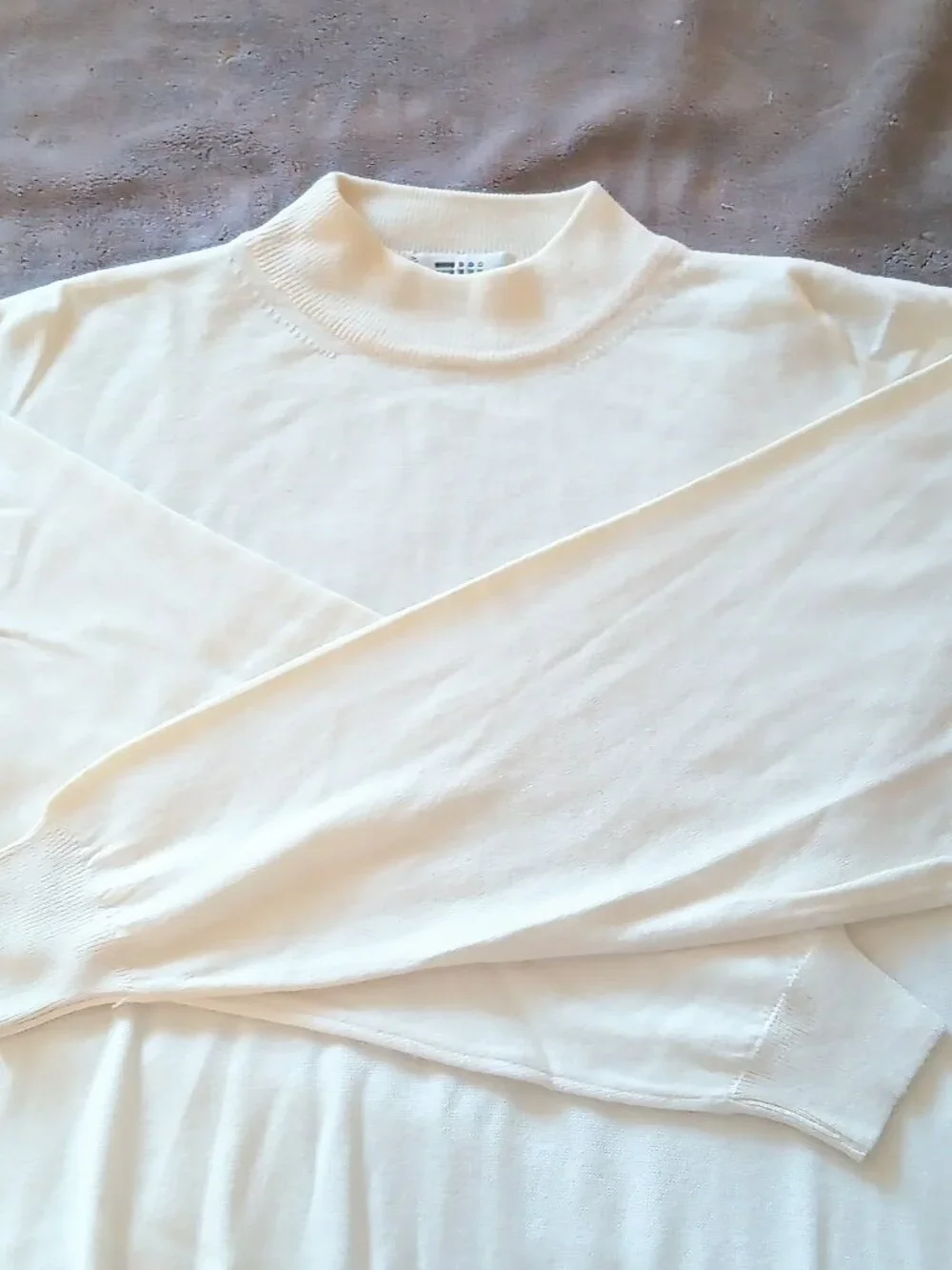 Vintage 1980s Fiji Lightweight White Knit Mock Neck Large Sweater